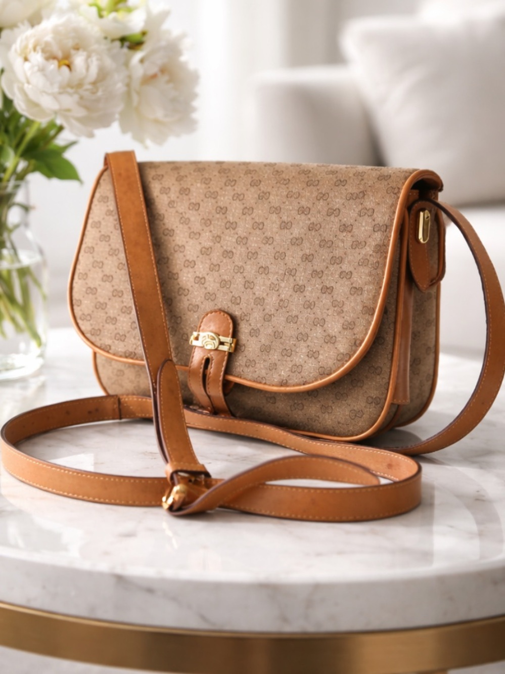 Gucci Leather Crossbody/Shoulder Bag.